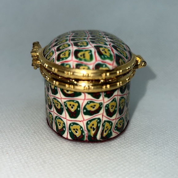 TEDDY BEAR VINTAGE TRINKET HINGED BOX WITH GARNET / BURGUNDY RED VELVET LINING - Picture 4 of 12